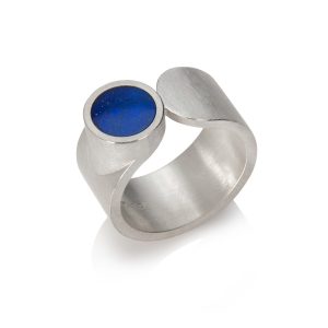 Curved D.OT ring with lapis lazuli