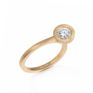Slim cantilever ring with 1ct diamond
